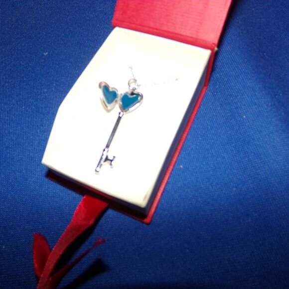 New -Silver Rhodium-Plated Heart Locket Key Pendant - 750 Italy - Red Ribbon Box - Picture 8 of 16